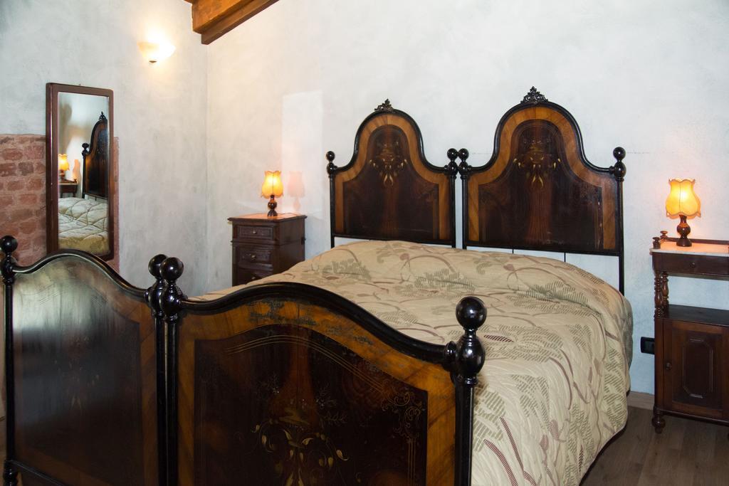 Bed and Breakfast Casa Del Grande Vecchio à Airasca Chambre photo